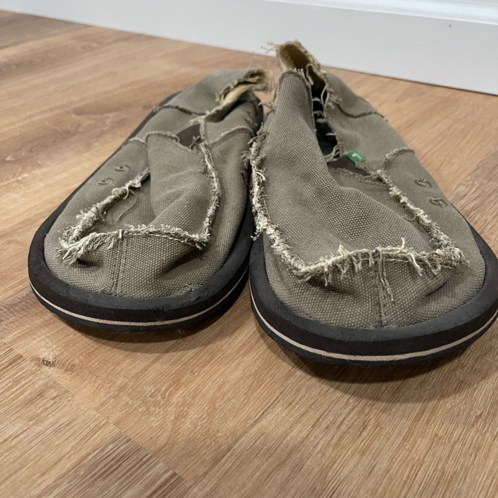Sanuks Shoes